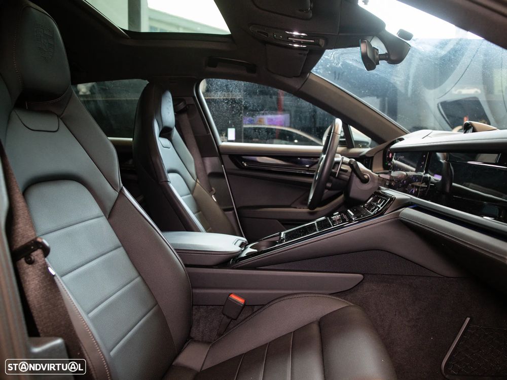 Porsche Panamera 4 E-Hybrid - 31