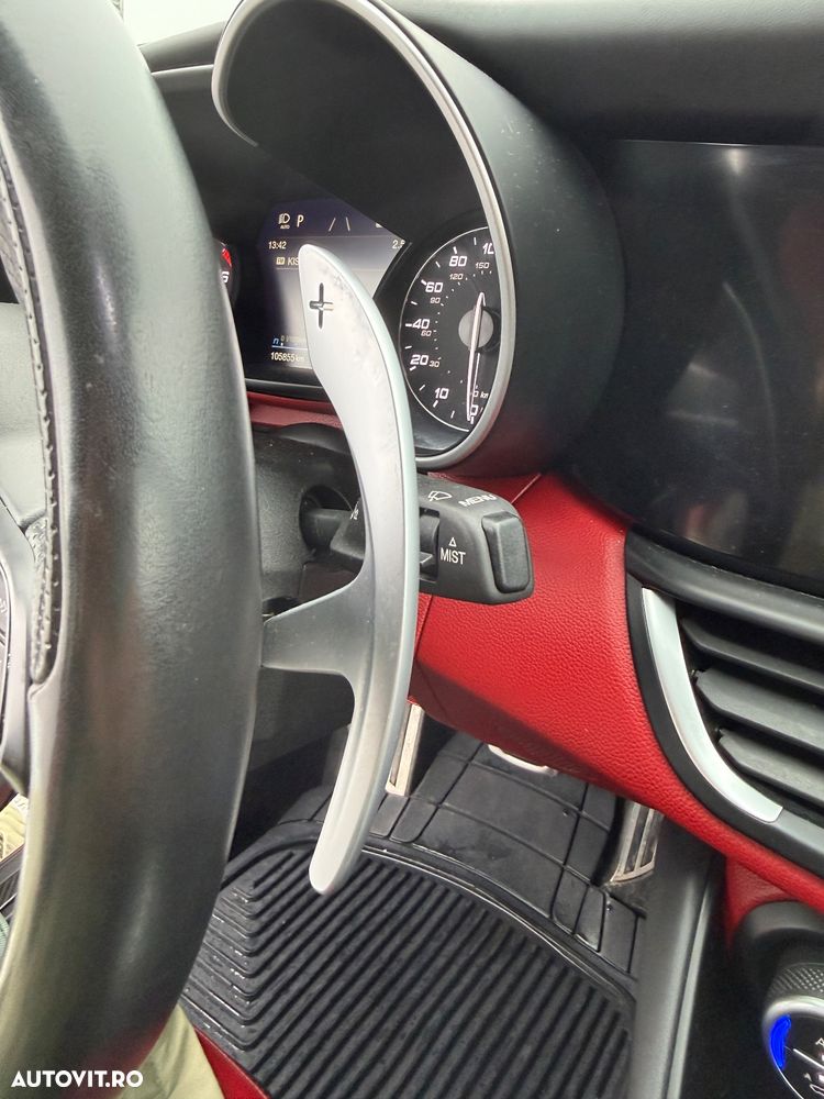 Alfa Romeo Giulia 2.0 Turbo 16V AT8 Veloce Ti - 14
