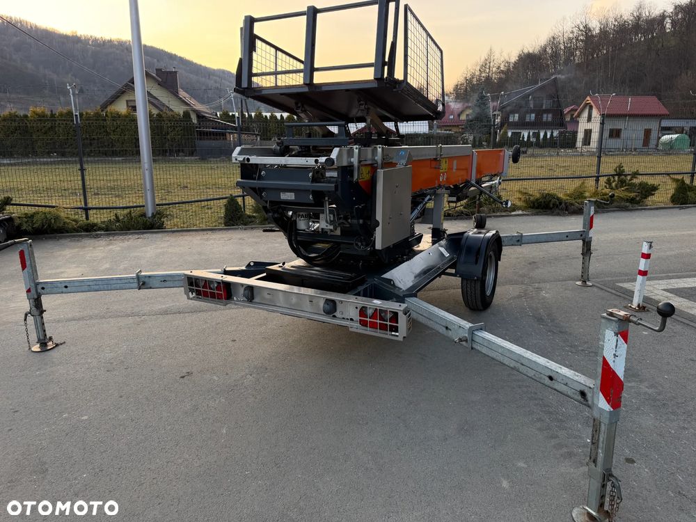 Paus Easy Big 25WH Drabina Dekarska w pełni Hydrauliczna 26 metrów. Obrotowa. 2018rok. Jak Nówka z salonu. praktycznie zerowy przebieg! Odpala na kluczyk. Silnik Honda. Serwisy w Dekra do Końca. Sprowadzona z Komuny Norweskiej. Wielka Okazja. Dokumenty do rejestracji. Dodatkowe sterowanie z góry. Nowy model - 23