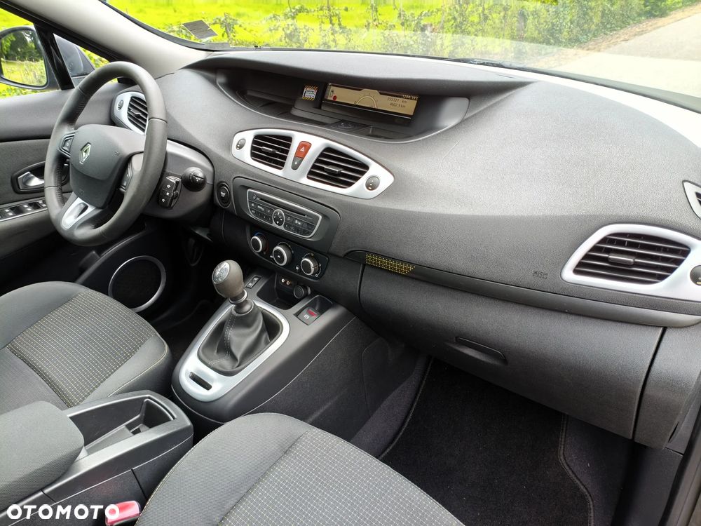 Renault Grand Scenic - 21