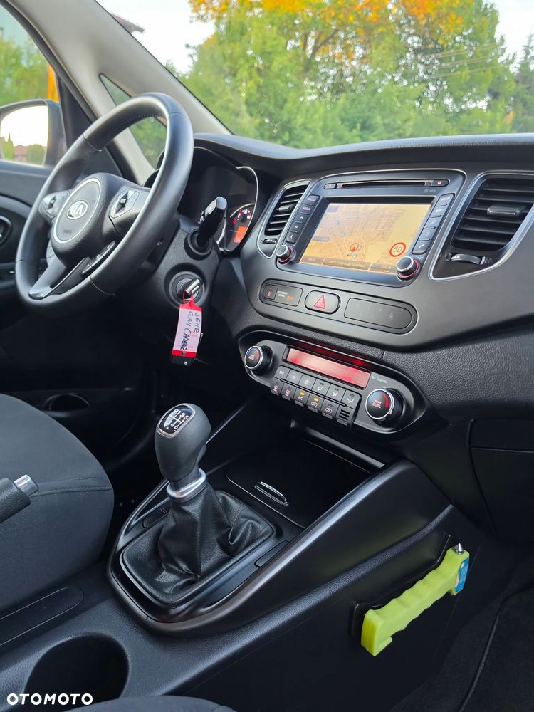 Kia Carens 1.7 CRDi XL 7os - 33