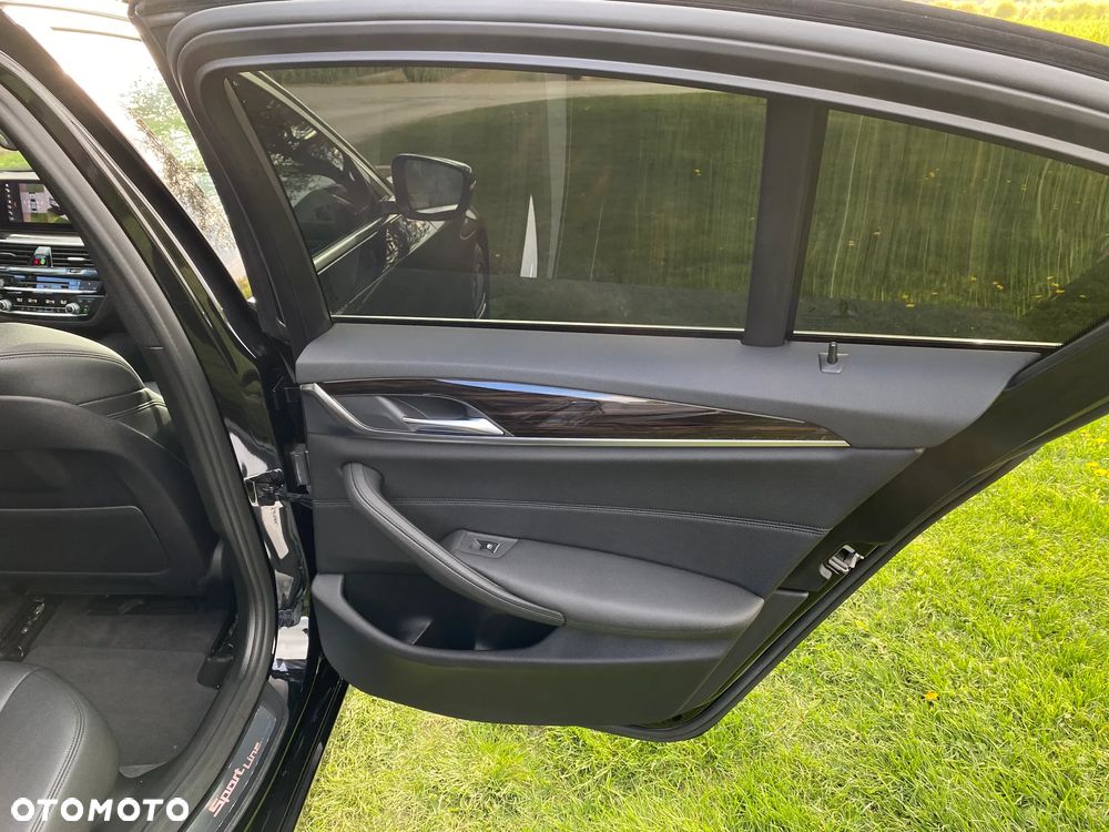 BMW Seria 5 530i Sport Line - 15