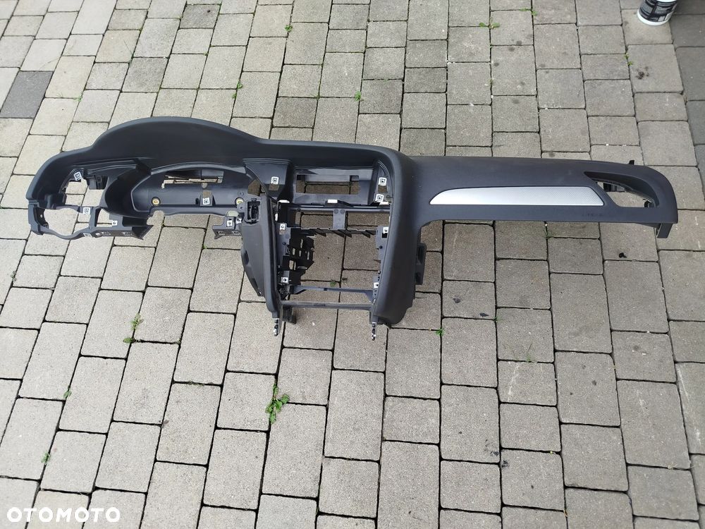 Audi A4 B8 deska rozdzielcza konsola