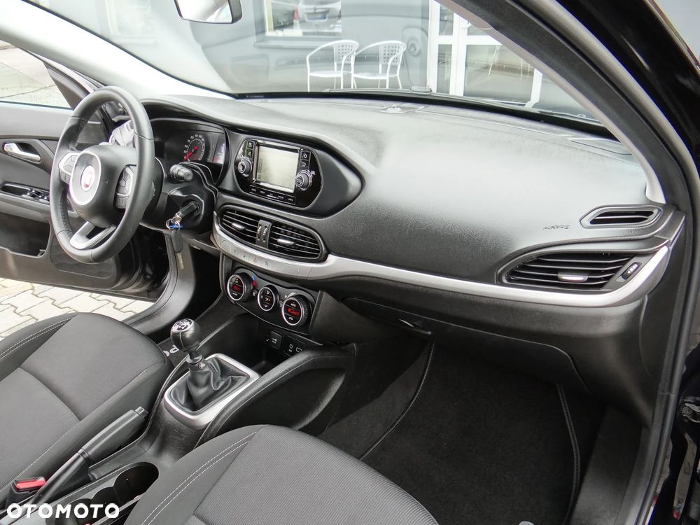 Fiat Tipo 1.4 16v Lounge EU6d - 30
