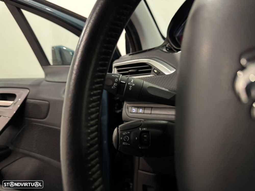Peugeot 2008 1.6 BlueHDi Style - 40