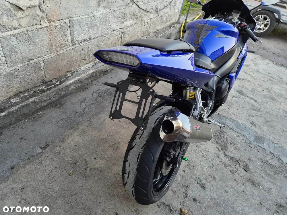 Yamaha R1 - 8