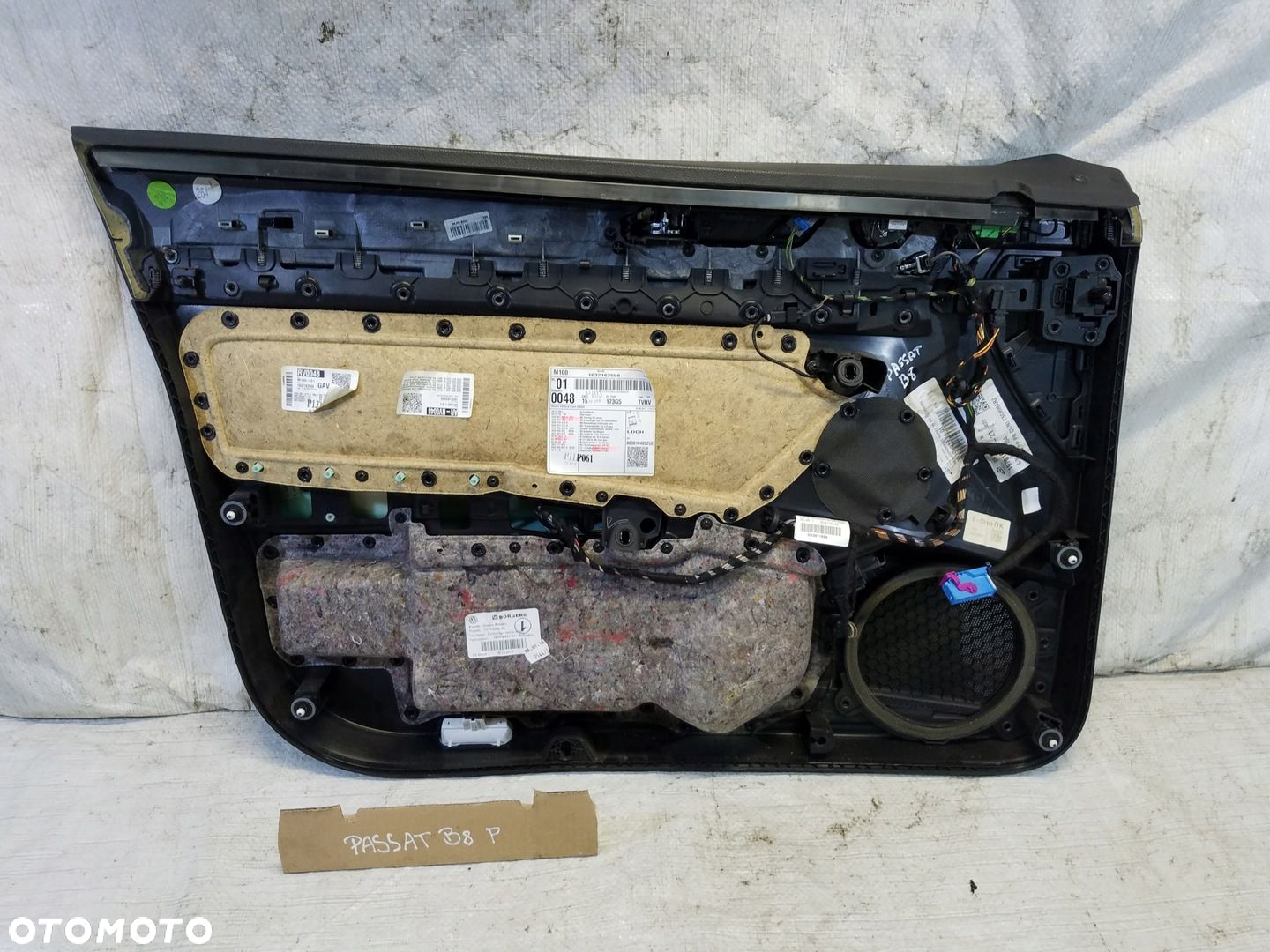 TAPICERKA BOCZEK DRZWI PRZÓD AMBIENTE PODŚWIETLENIE VW PASSAT B8 - 2