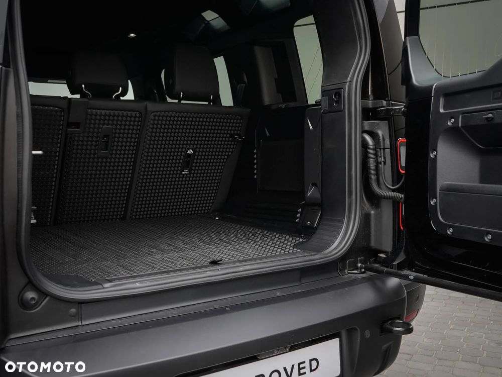 Land Rover Defender 3.0 D250 mHEV X-Dynamic SE - 31