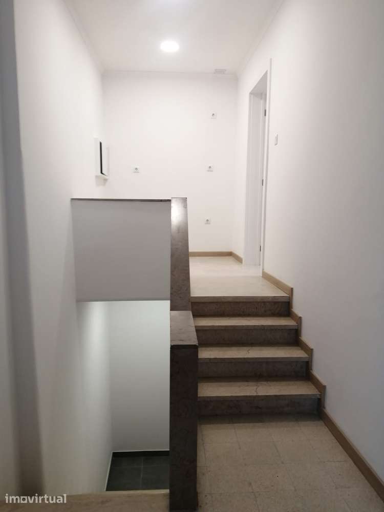 Imóvel comercial para arrendar em Alvalade - Grande imagem: 3/6