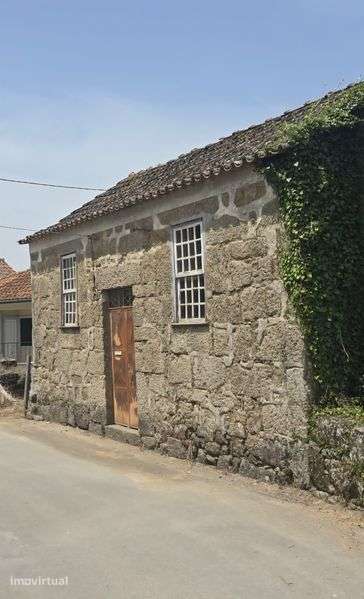 Vende-se casa para reconstruir - Grande imagem: 2/2