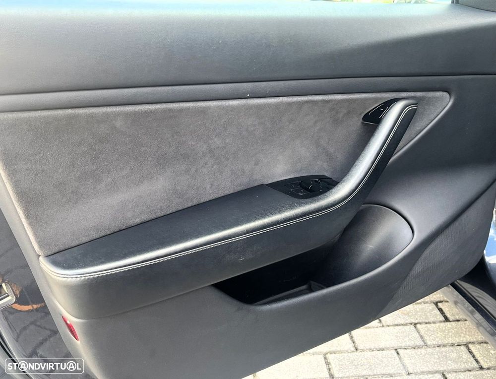 Tesla Model 3 - 37