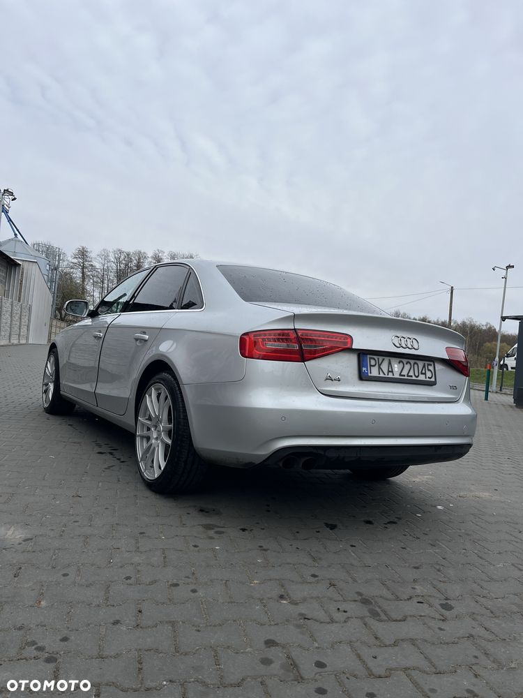 Audi A4 Limousine - 4