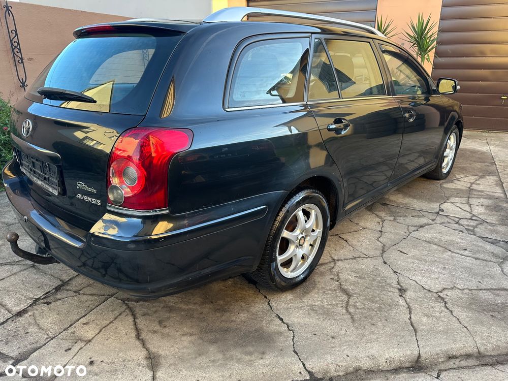 Toyota Avensis 2.0 VVT-i Combi Executive - 17