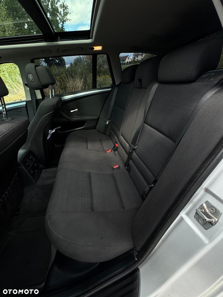 BMW Seria 5 525d xDrive - 24