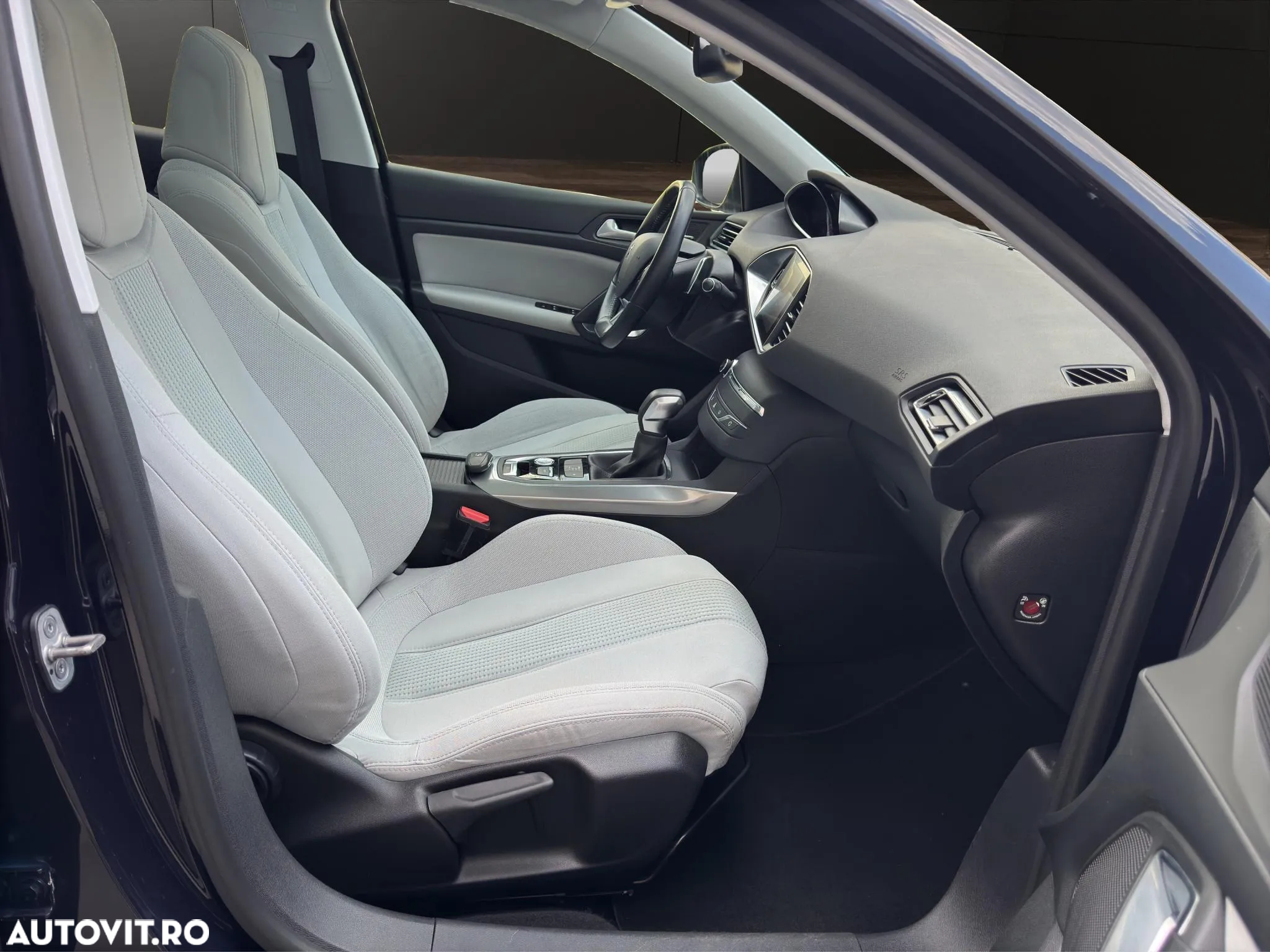 Peugeot 308 1.2 L PureTech Turbo Allure Aut. - 13