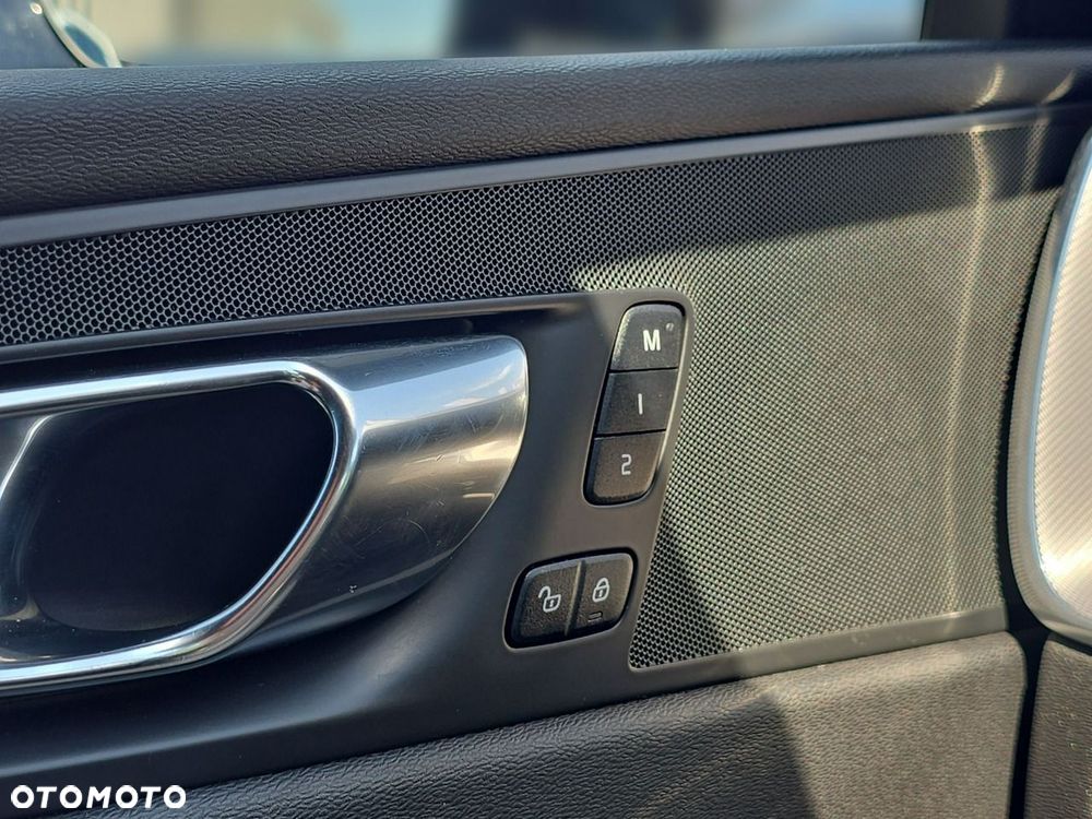 Volvo XC 60 B5 B AWD R-Design - 20