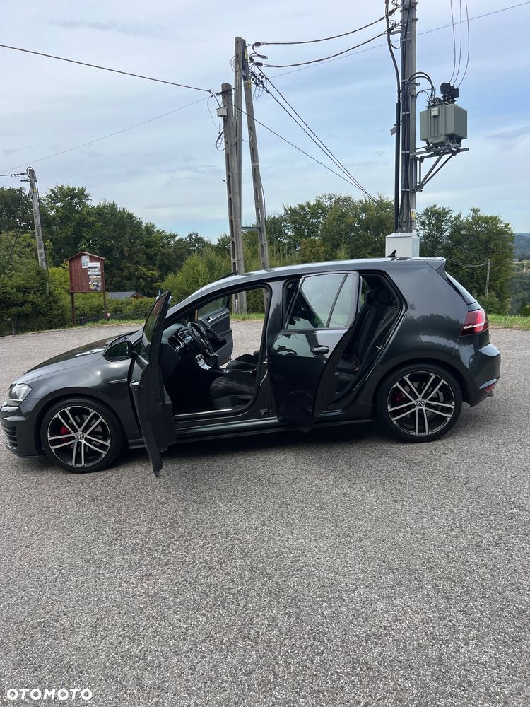 Volkswagen Golf - 10