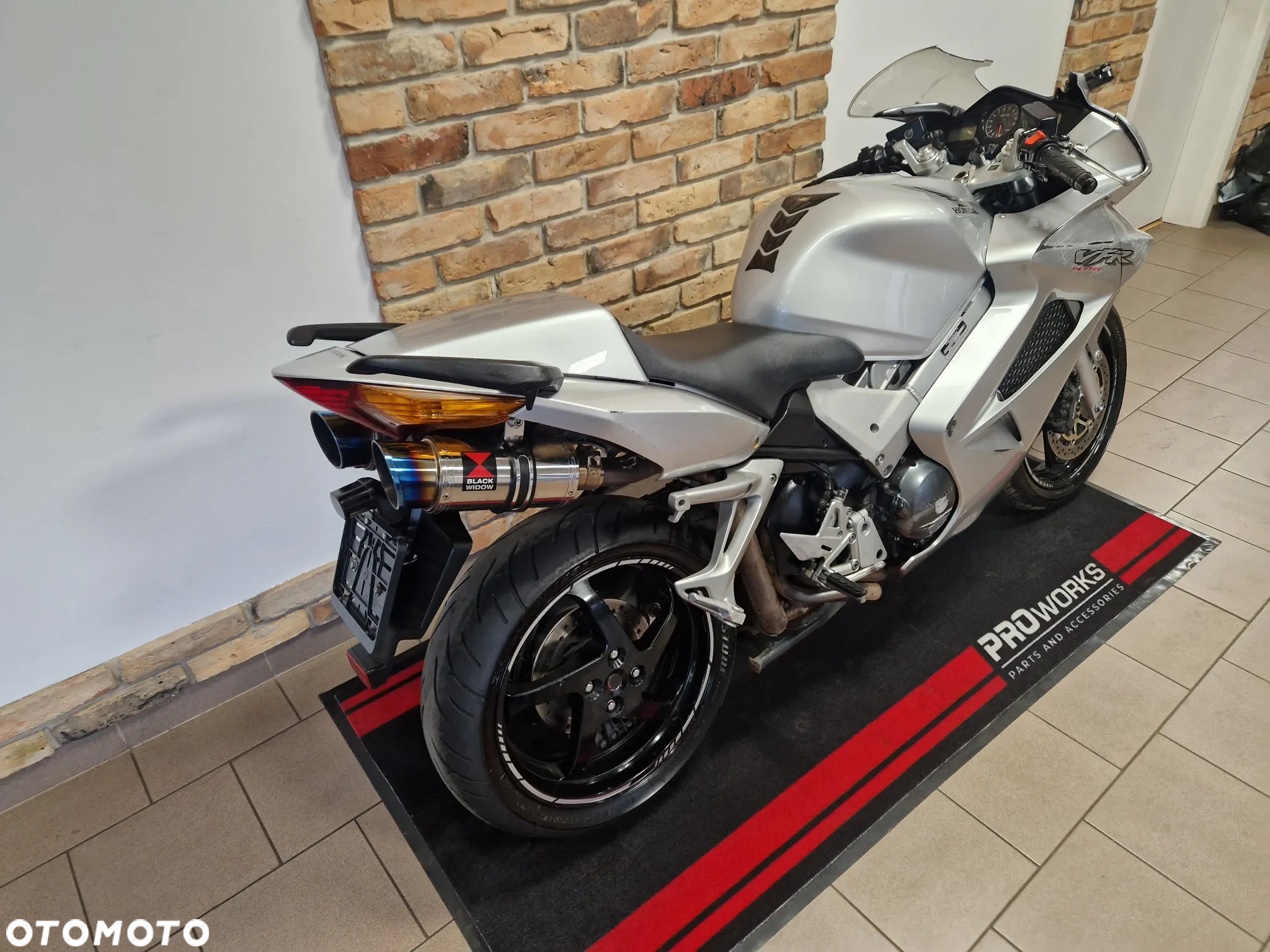 Honda VFR - 12