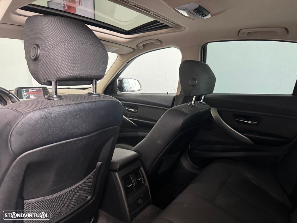 BMW 320 d Pack M - 12