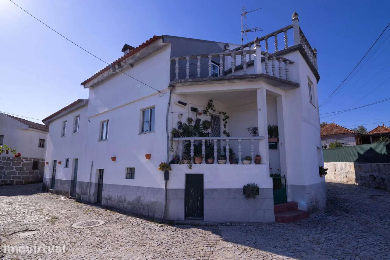 Moradia T4 situada em Vale da Igreja, Paranhos, Seia - Grande imagem: 2/22