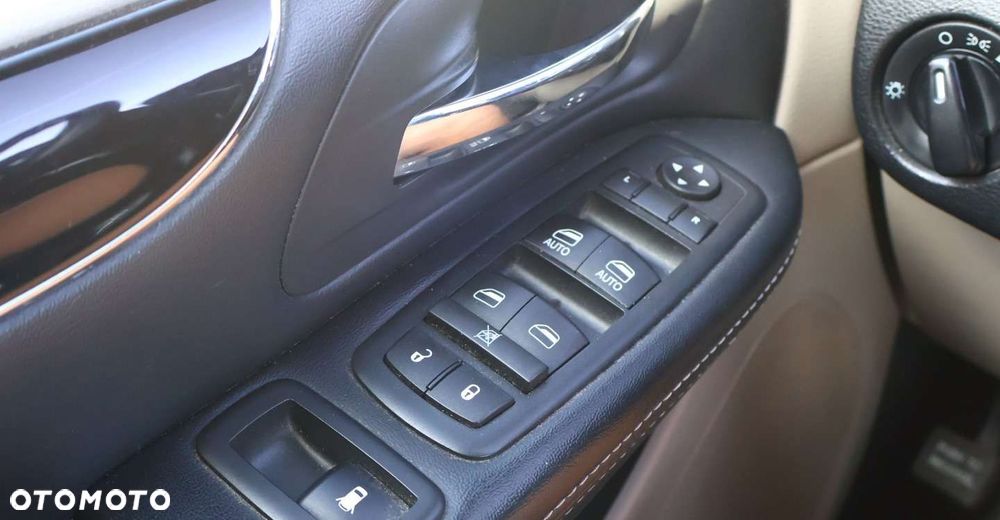 Dodge Grand Caravan - 34