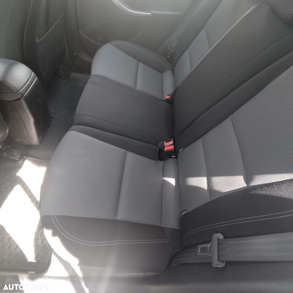 Hyundai i30 i30cw 1.6 CRDi Fifa World Cup Edition - 14