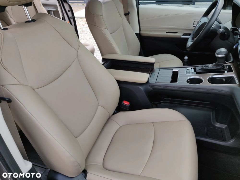Toyota Sienna - 12