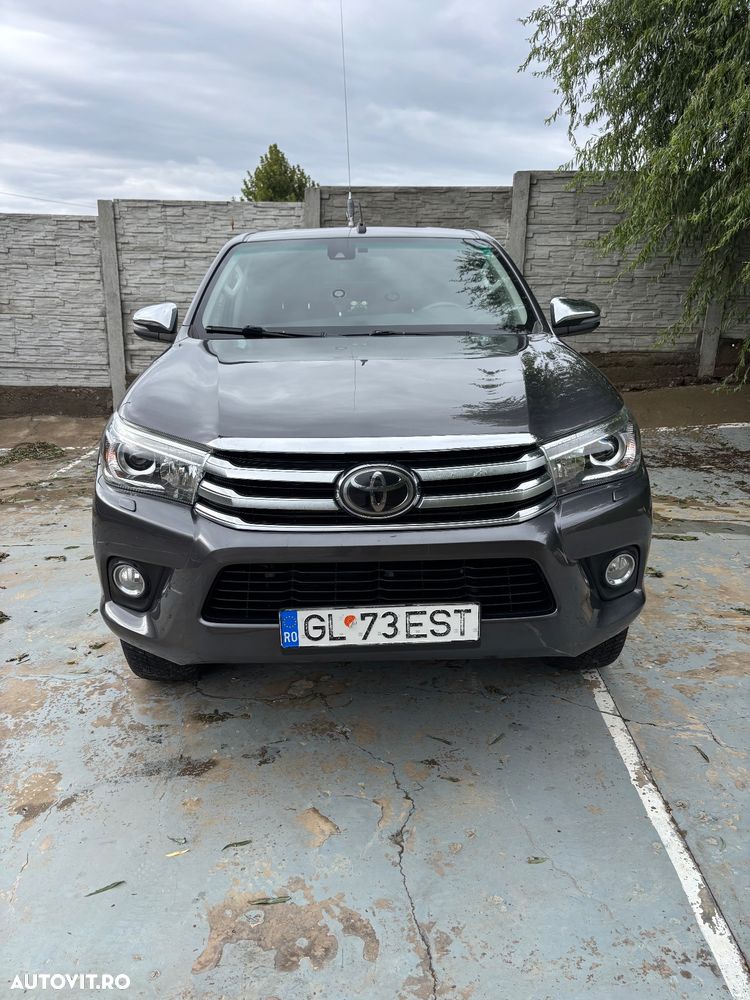 Toyota Hilux ver-4x4-double-cab-a-t-invincible - 2