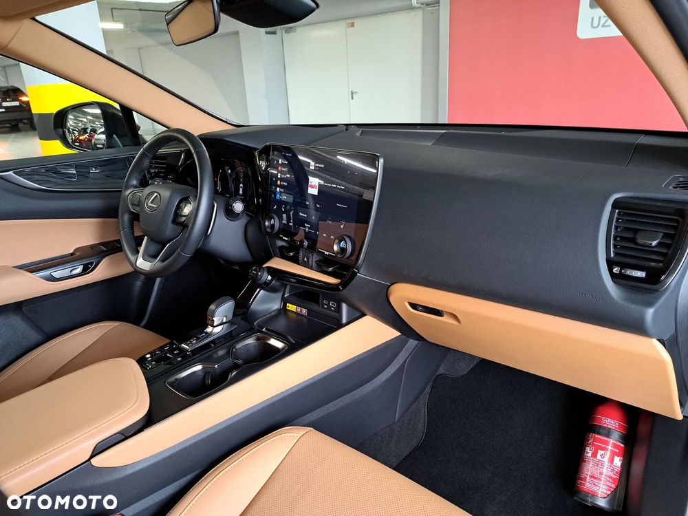 Lexus NX 350h Prestige AWD - 18