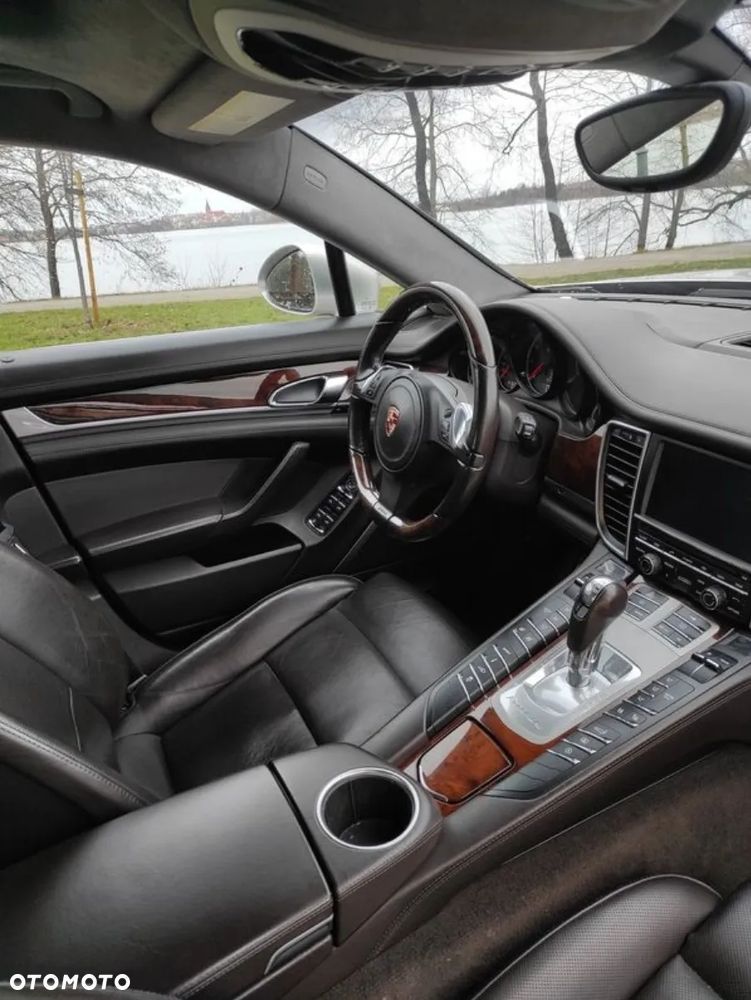 Porsche Panamera Turbo S PDK - 8