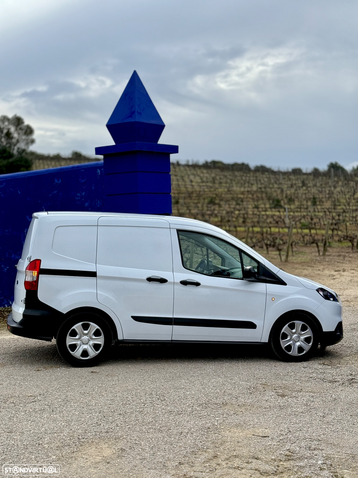 Ford Transit Courier - 18