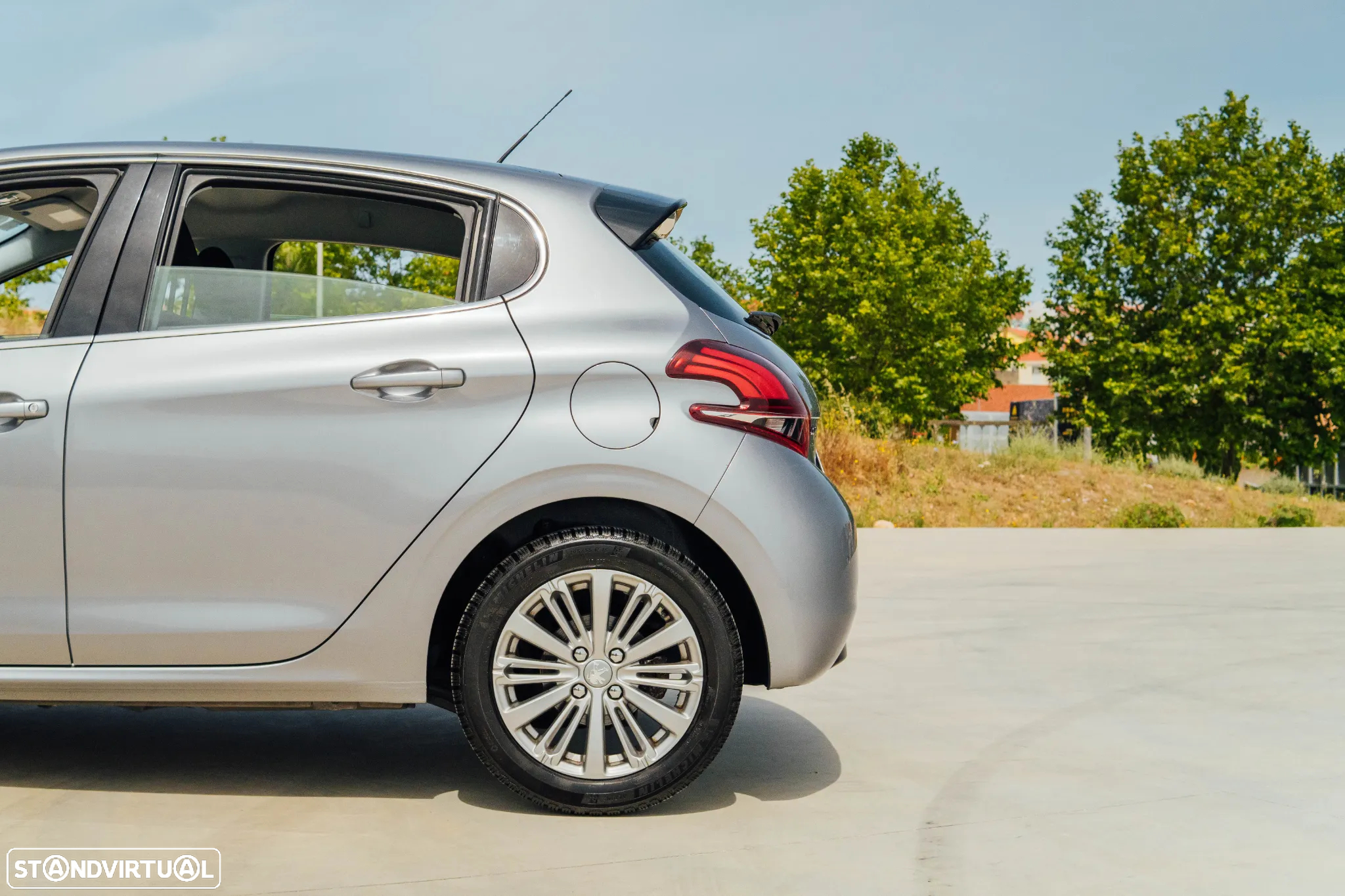 Peugeot 208 1.5 BlueHDi Allure - 11