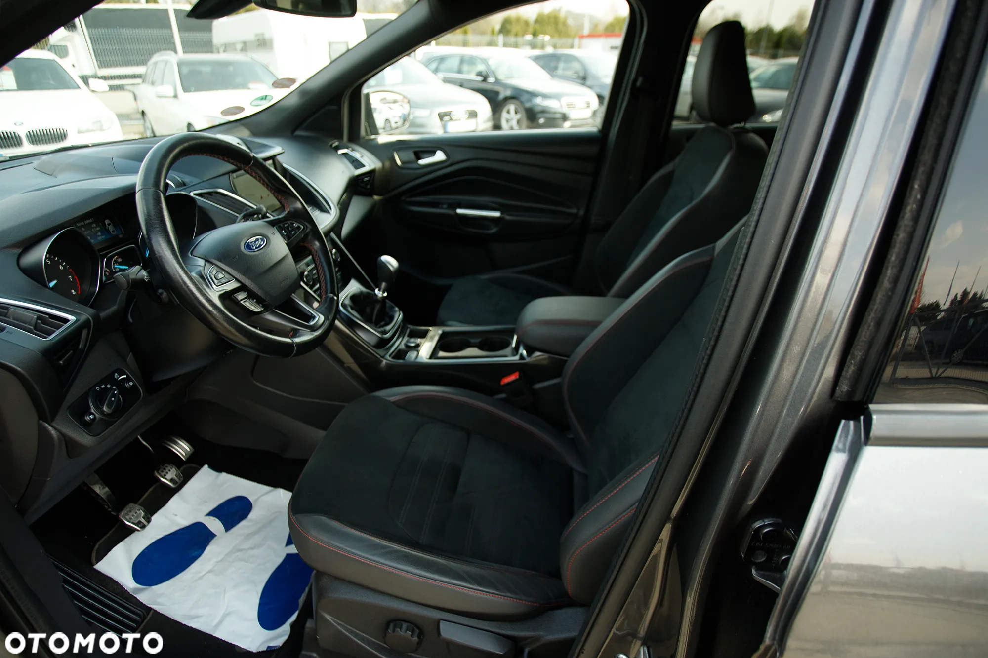 Ford Kuga 1.5 EcoBoost 2x4 ST-Line - 15