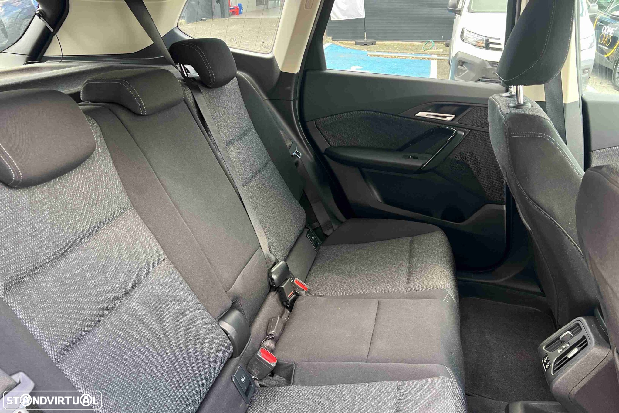 BMW iX1 xDrive30 - 10