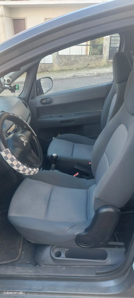 Mitsubishi Colt - 4