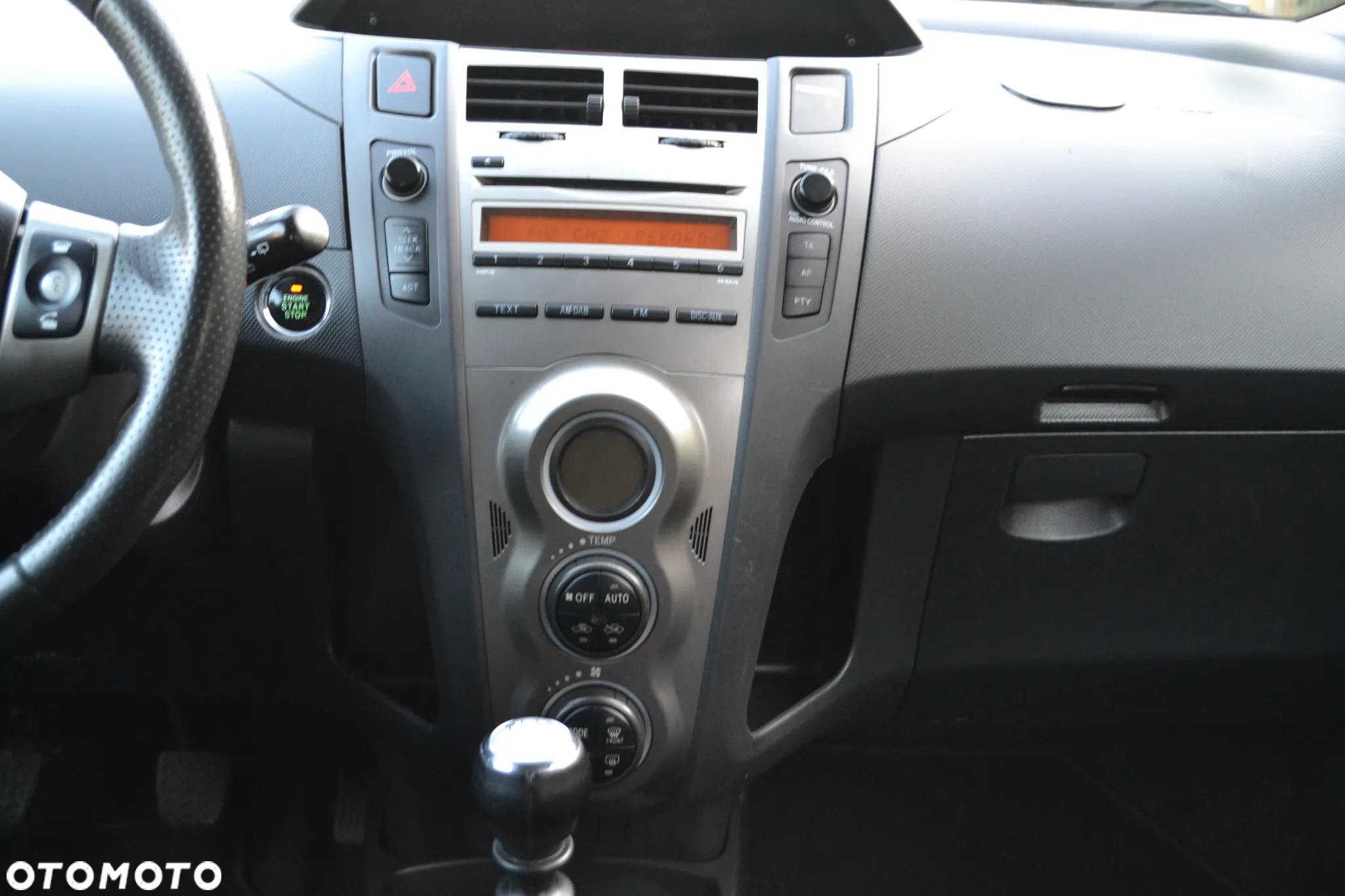 Toyota Yaris - 16