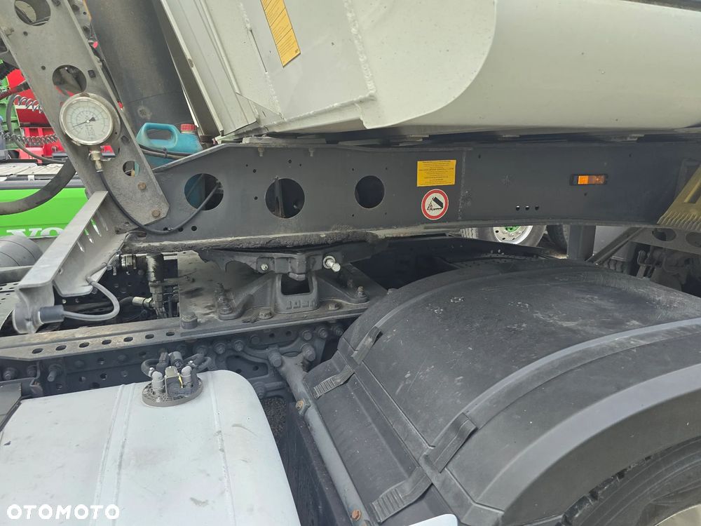 Mercedes-Benz ACTROS - 18
