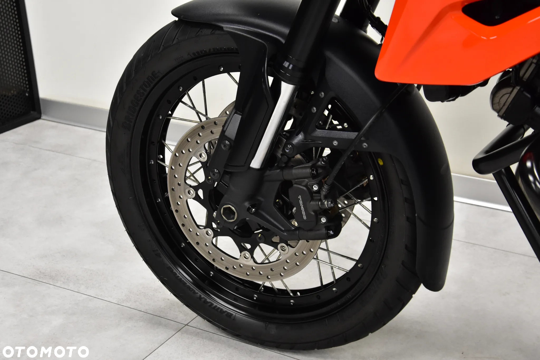 Suzuki DL - 28