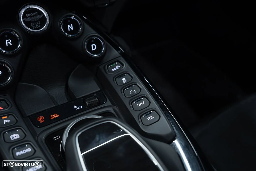 Aston Martin Vantage Coupe V8 - 44