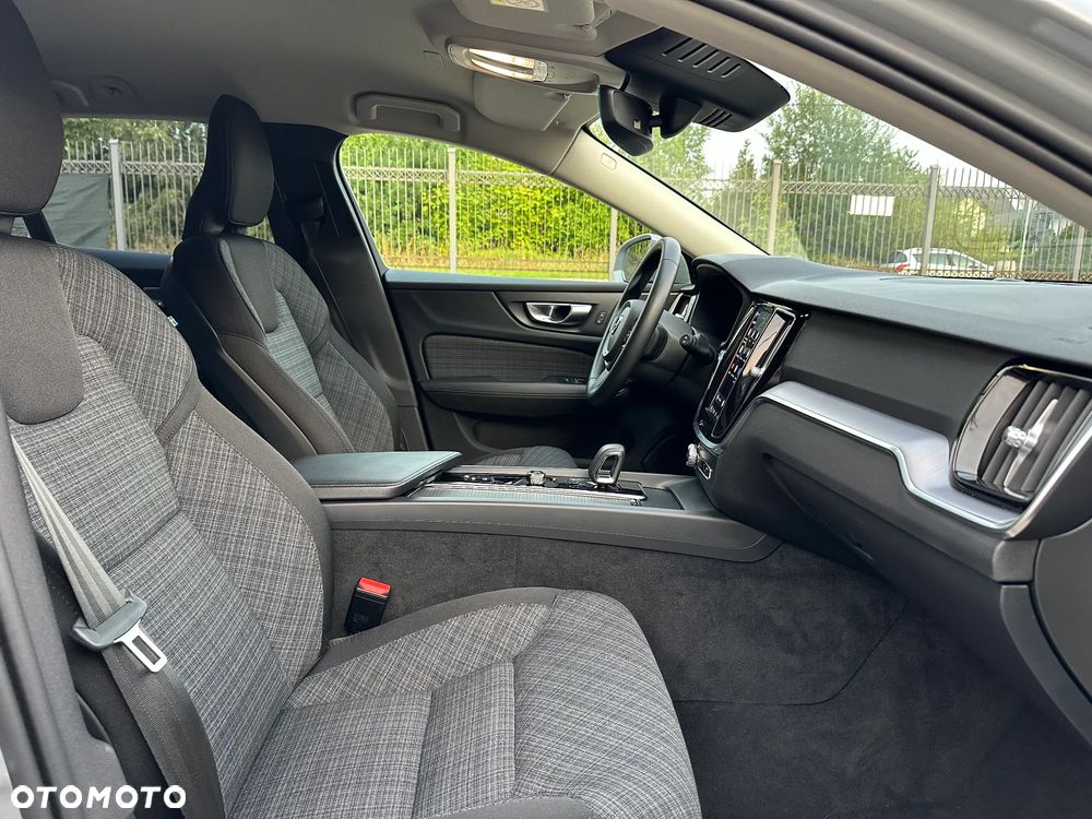 Volvo V60 Cross Country - 36