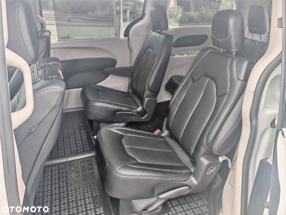 Chrysler Pacifica - 21