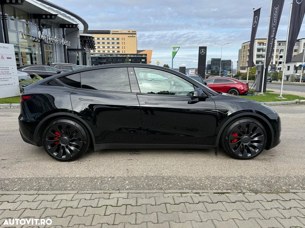Tesla Model Y - 24