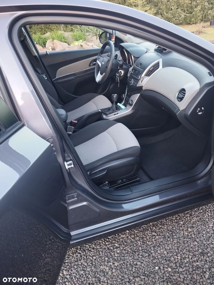 Chevrolet Cruze 1.6 LS - 12