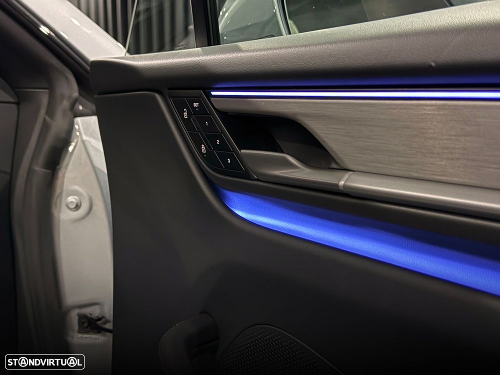 Porsche Macan Electric 4 - 44
