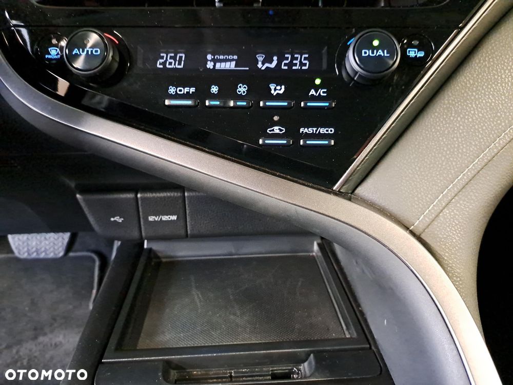 Toyota Camry 2.5 Hybrid Prestige CVT - 27