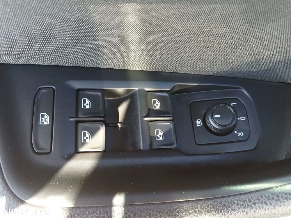 Volkswagen Passat - 13