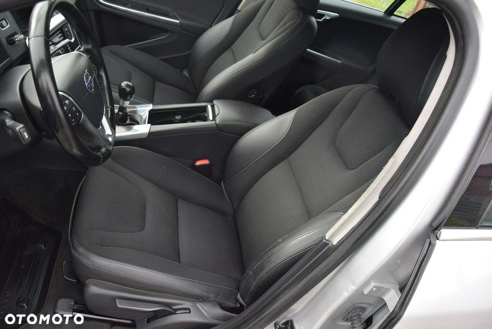 Volvo V60 D4 Momentum - 31