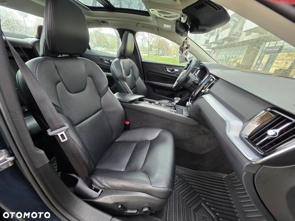 Volvo S60 T6 AWD Momentum Pro - 32
