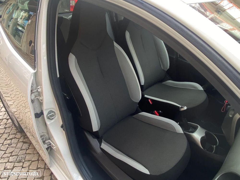 Toyota Aygo x-play touch - 30