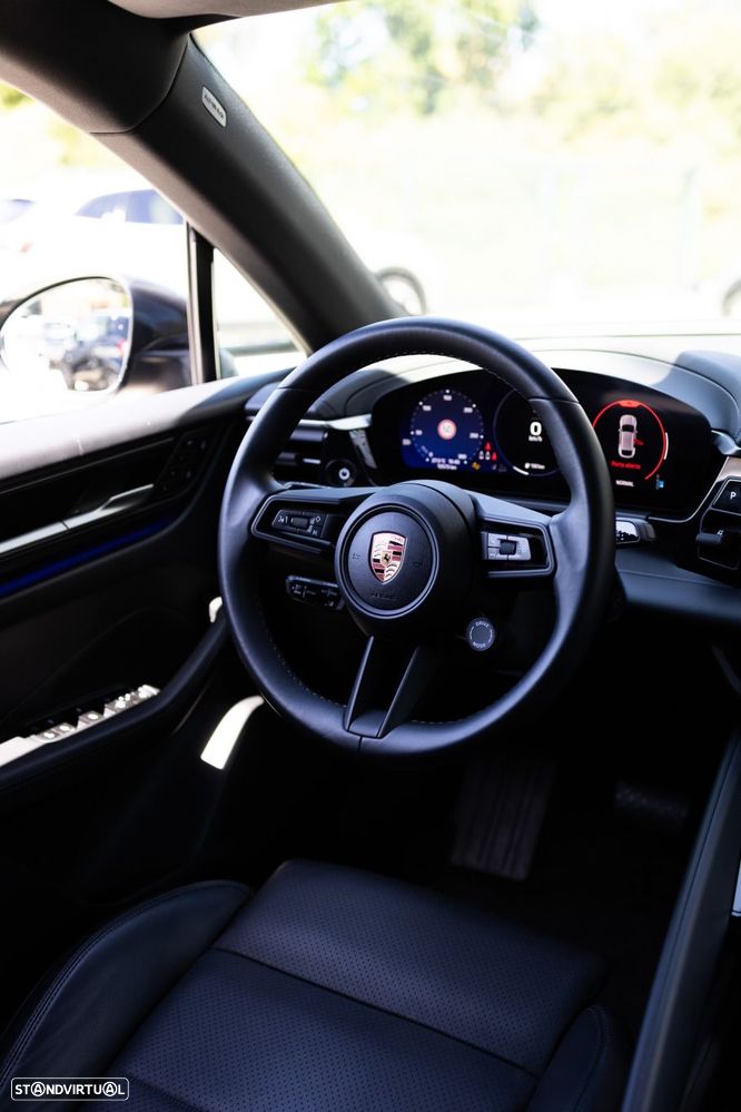 Porsche Macan Electric 4 - 7